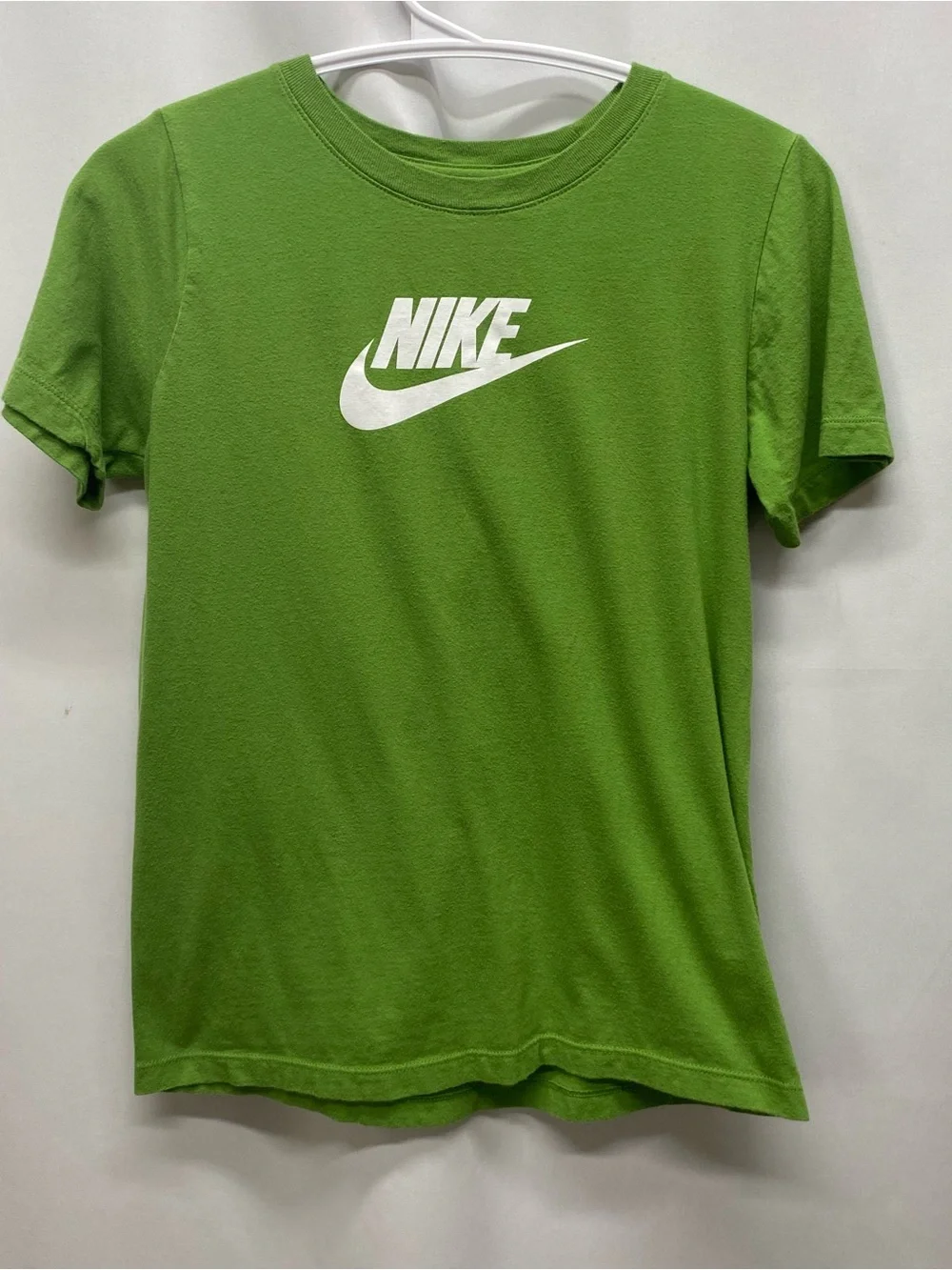 Nike large t-shirt green boys girls short sleeve activewear tee